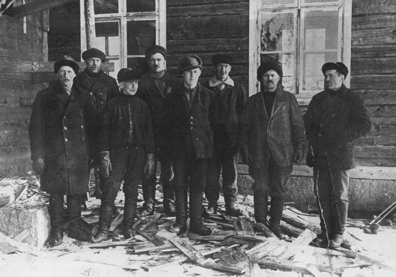 kirvesmiesporukka_ylivieska